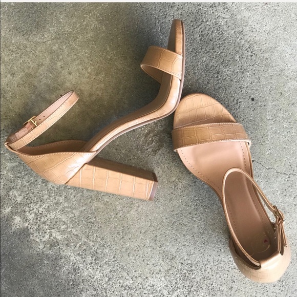 1 Left! Delicious CROC Ankle Strap Heel Sandal 10 - Picture 6 of 8